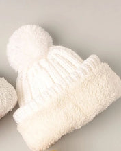 Load image into Gallery viewer, White Winter Knitted Sherpa Lined Pom Pom Beanie Hat Adult Size NEW